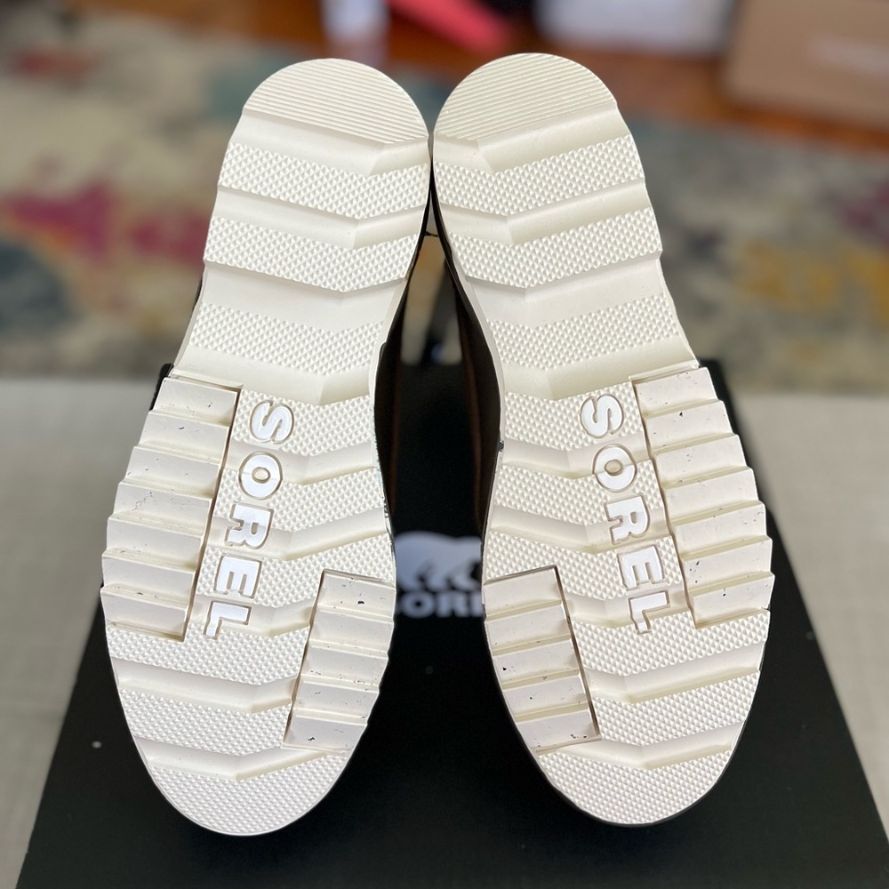 TODAY ONLY!! NWT Sorel Tivoli Lug Sole Boots - Picture 9 of 12